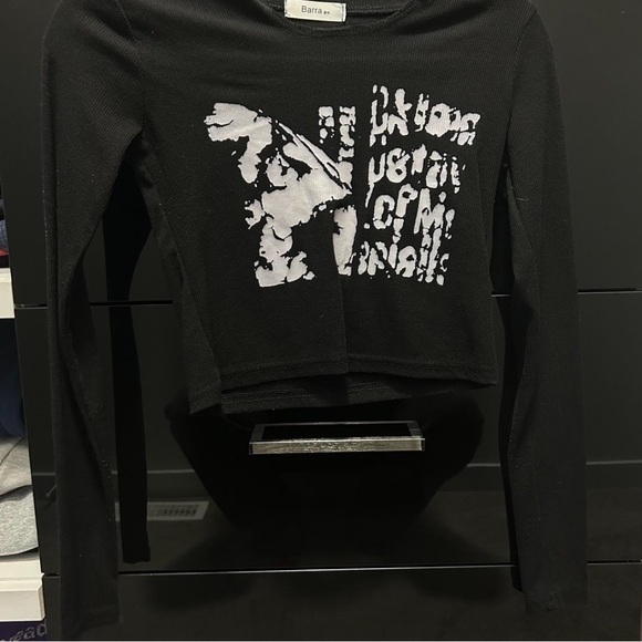 Black Graphic Crop Top - Picture 1 of 4